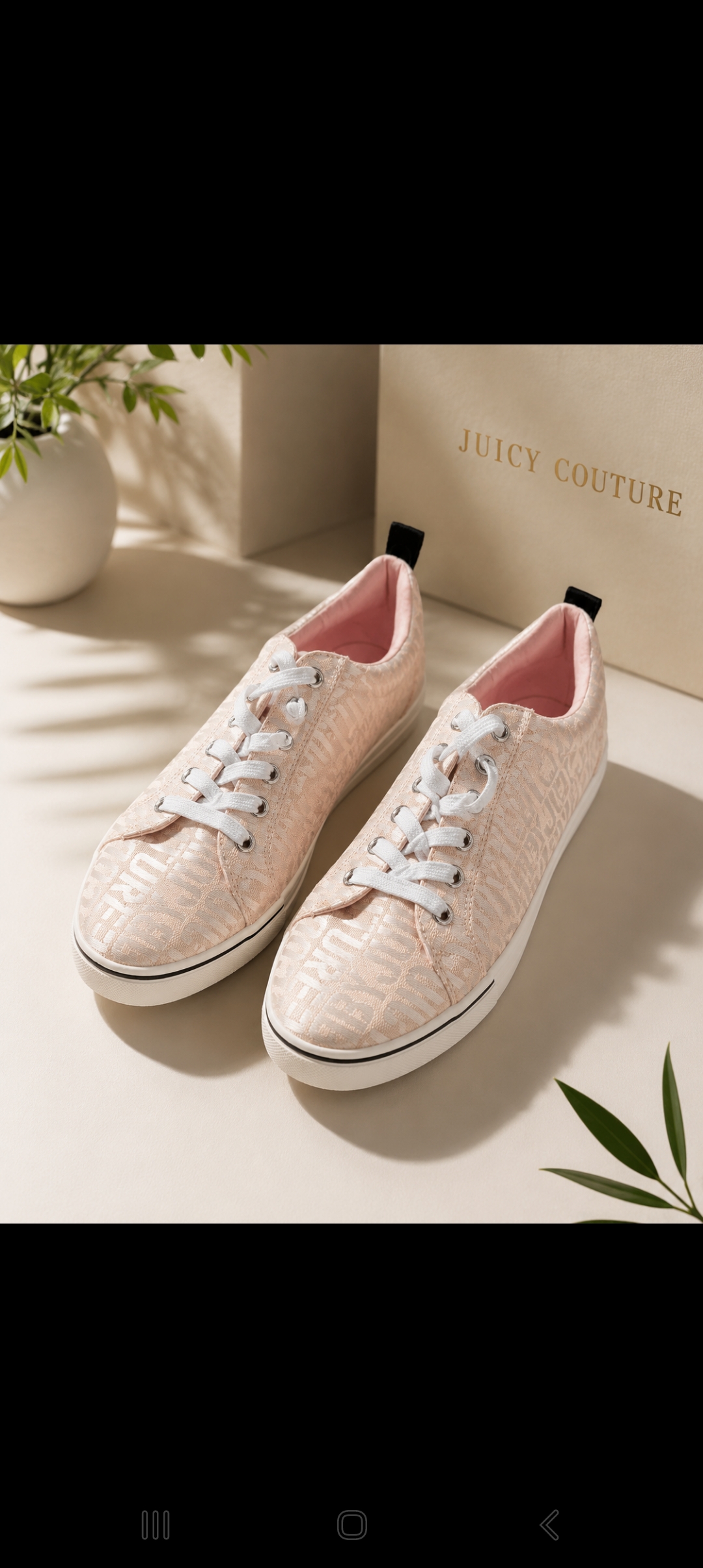 Juicy Couture حذاء رياضي وردي عصري من Juicy Couture